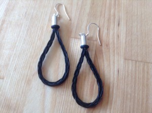 Boucles d'oreilles sobres, tressage carré
